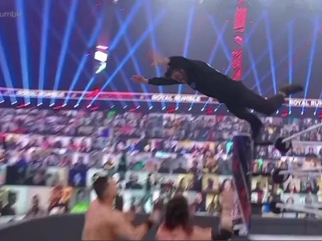 Bad Bunny participó de Royal Rumble cantando y luchando