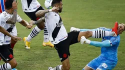 Video: la escalofriante patada en la cara que el arquero de Bahía sufrió en Brasil