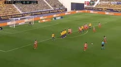 Cierren todo: golazo infernal de tiro libre de Luis Suárez para el Atlético Madrid