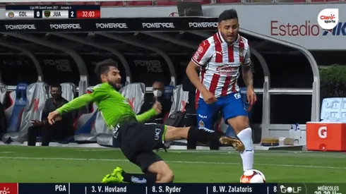 Polémica falta contra Alexis Vega.