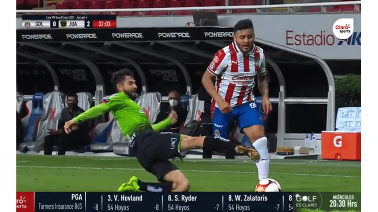 Polémica falta contra Alexis Vega.