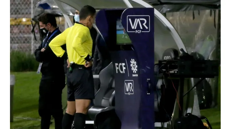 Otra vez contra Teo: América se quedó con 10 jugadores por decisión del VAR