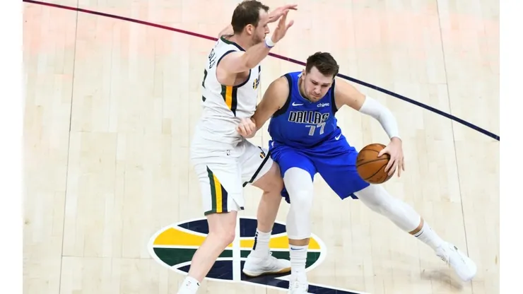 Luka Doncic ante Joe Ingles