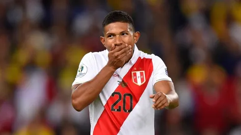 En el Perú, Edison Flores solo jugó por Universitario.