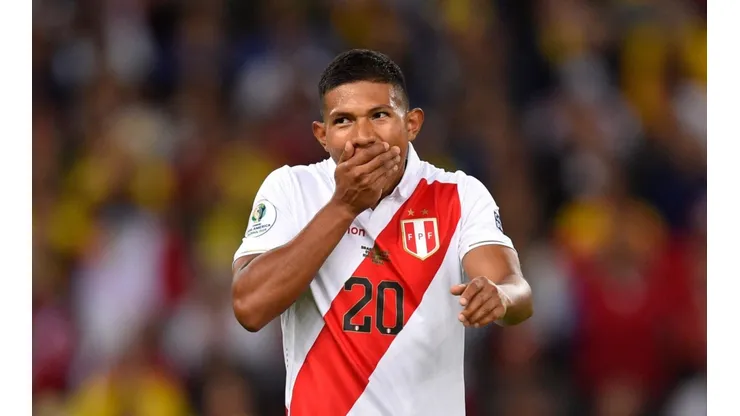 En el Perú, Edison Flores solo jugó por Universitario.