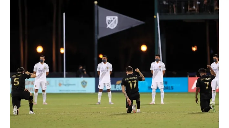 Jugadores de Los Angeles FC y Los Angeles Galaxy