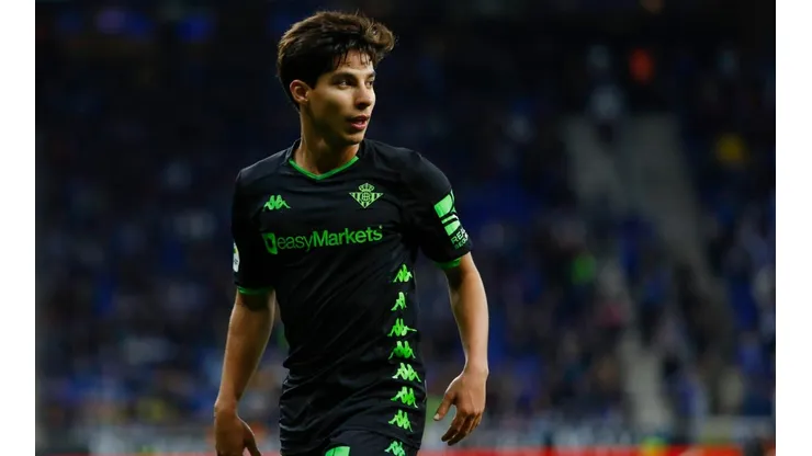 Diego Lainez confirmó tener coronavirus