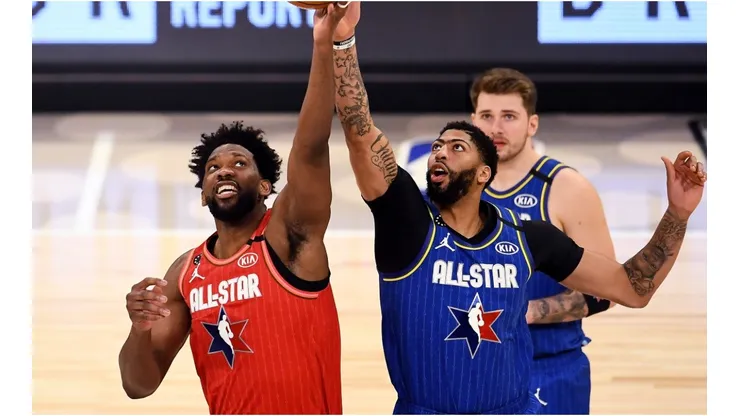 Joel Embiid y Anthony Davis (Foto: Getty)