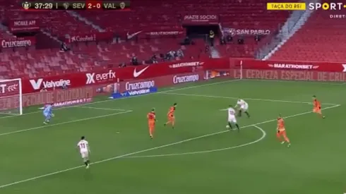 Ahora un poema: no podemos creer el golazo que hizo Rakitic con Sevilla