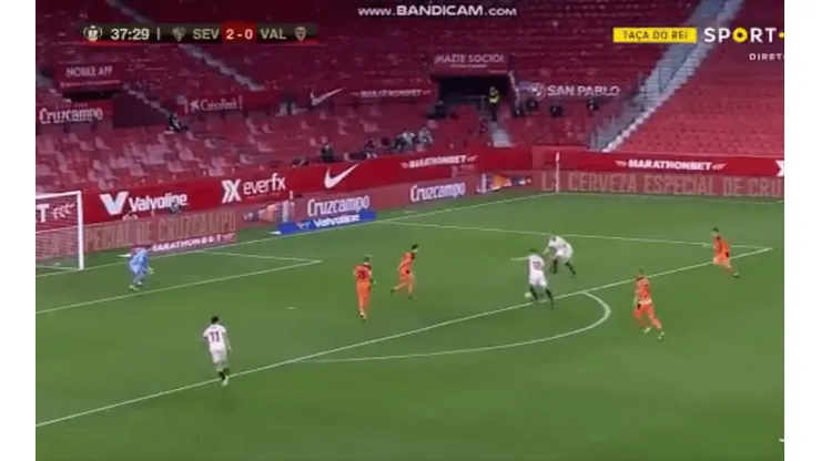 Ahora un poema: no podemos creer el golazo que hizo Rakitic con Sevilla