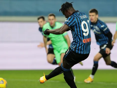 Y llegó ese día: Duván Zapata erró un penal ante la Lazio en Italia