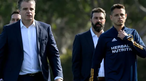 Dennis Te Kloese y Javier Hernandez