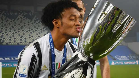 Juan Guillermo Cuadrado, campeón de la Supercopa de Italia con la Juventus en 2021.