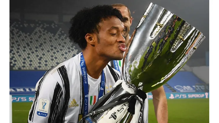 Juan Guillermo Cuadrado, campeón de la Supercopa de Italia con la Juventus en 2021.