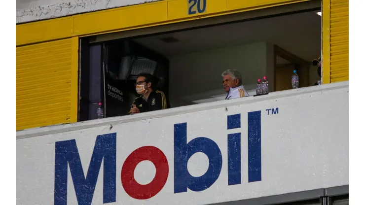 Ricardo Ferretti no usó cubrebocas en el Estadio Jalisco