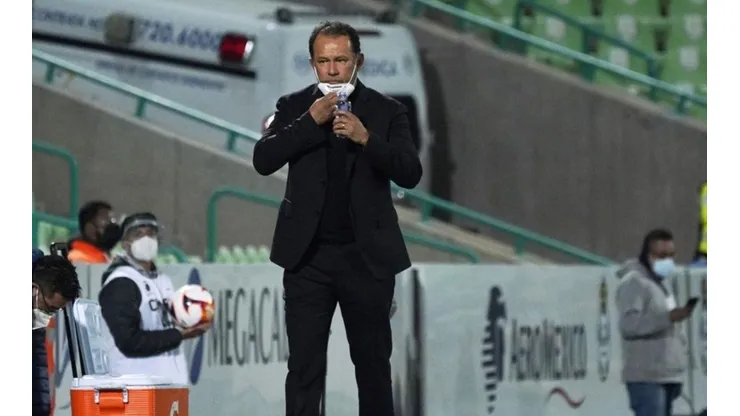 Juan Reynoso ya dirigió tres partidos en Cruz Azul.