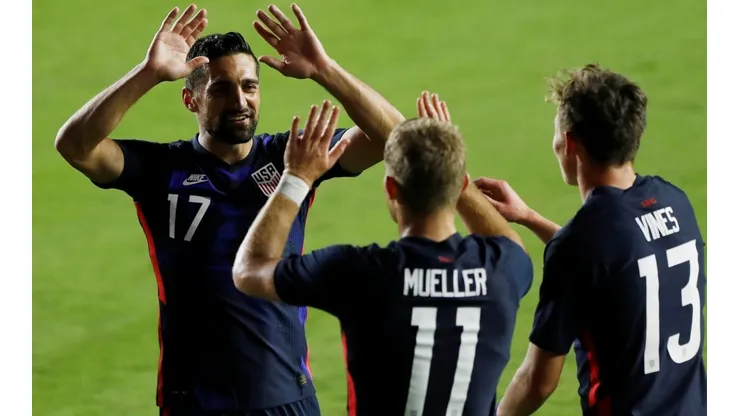 Sebastian Lletget, Chris Mueller y Sam Vines