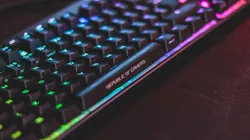 ¿Qué es un teclado mecánico y por qué son los favoritos de los gamers?