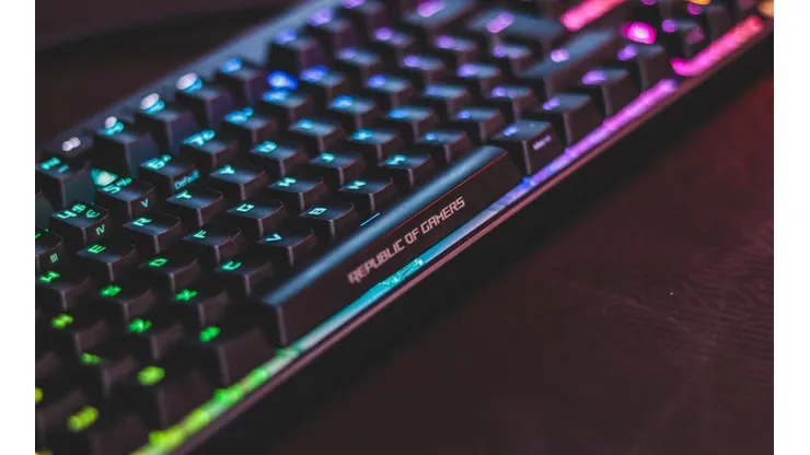 ¿Qué es un teclado mecánico y por qué son los favoritos de los gamers?