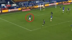 Lujo hermoso de James: pase de rabona que por poco es un golazo