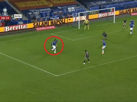 Lujo hermoso de James: pase de rabona que por poco es un golazo