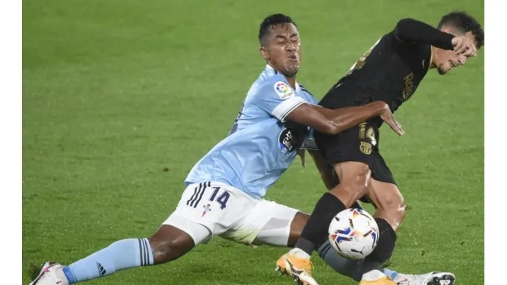 Renato Tapia también jugó contra el Barcelona.