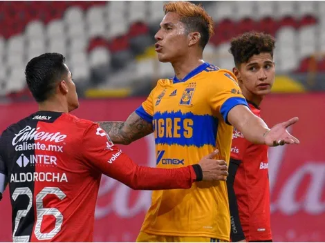Carlos Salcedo trolleó al Atlas con canción de Chivas