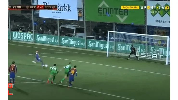 ¡Segundo penal que le ataja al Barcelona! Dembélé le pateó a los pies