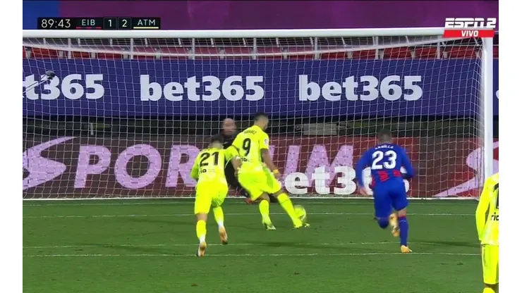 Minuto 89, partido 1-1, penal y Luis Suárez hace esto: ¡gol 500!