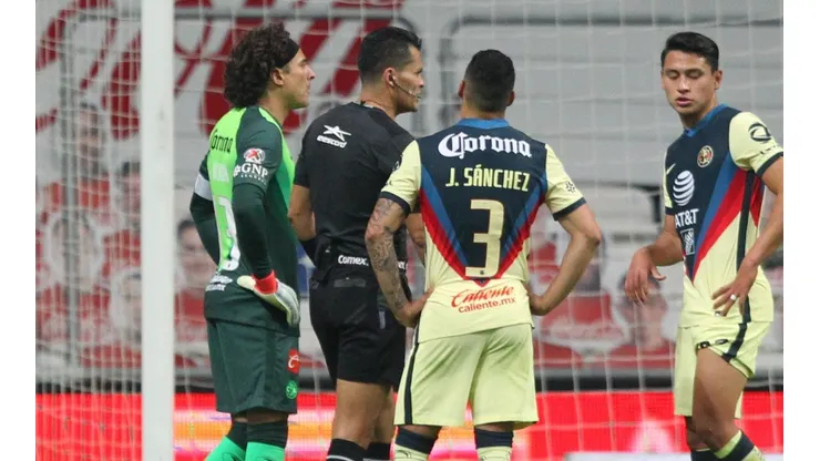 Pérez Durán, suspendido por el penalti a favor de Rayados ante América.