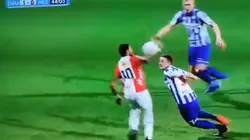 Sergio Peña usa la 10 en el Emmen de Paises Bajos.