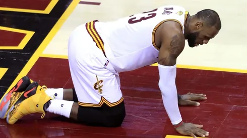 LeBron James jugando en Cleveland Cavaliers
