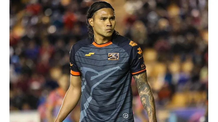 Gullit Peña jugaría en el futbol de El Salvador.