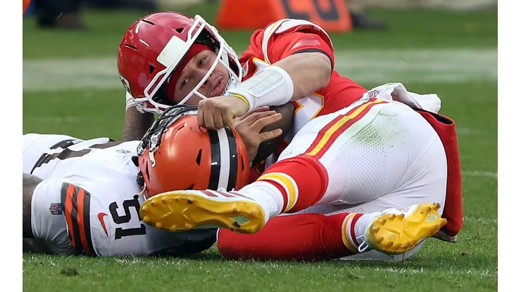 El golpe a Patrick Mahomes en Chiefs vs. Browns