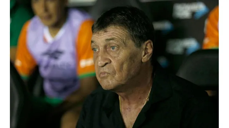 Julio Falcioni tiene 64 años de edad.