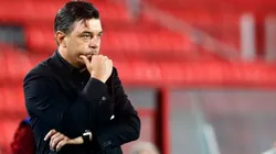 Marcelo Gallardo dirigiendo un partido de River.