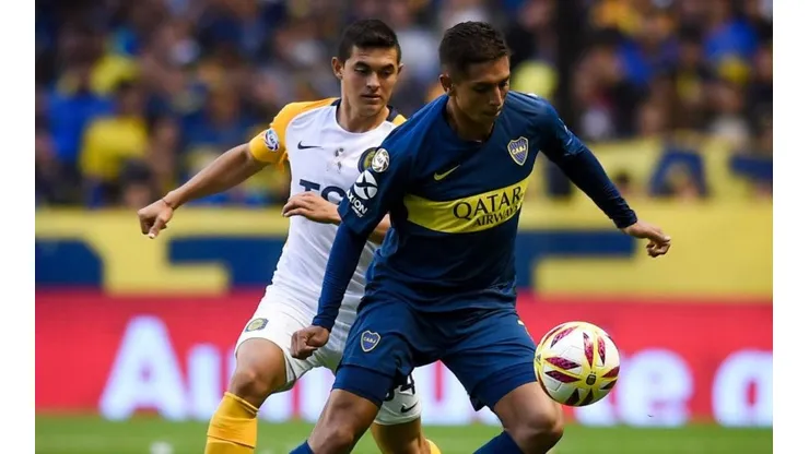 Agustín Almendra durante un partido de Boca Juniors.