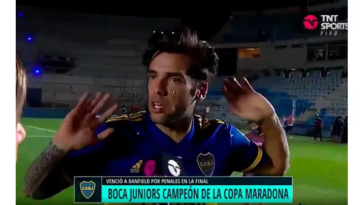 Mientras todos sus compañeros festejaban, Mas explotó contra el árbitro en vivo