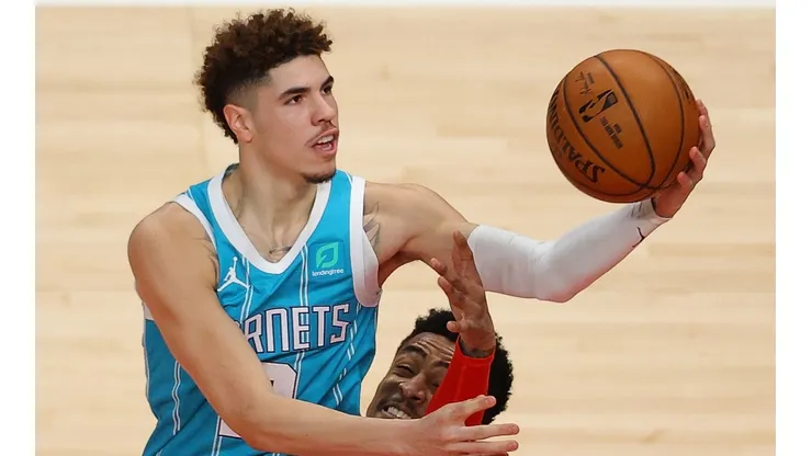 Lamelo Ball, novato de los Charlotte Hornets