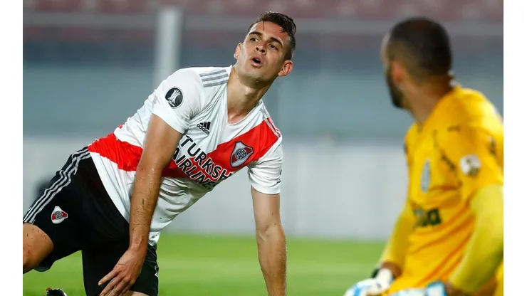 Rafael Santos Borré y sus posibilidades de seguir jugando en River Plate.
