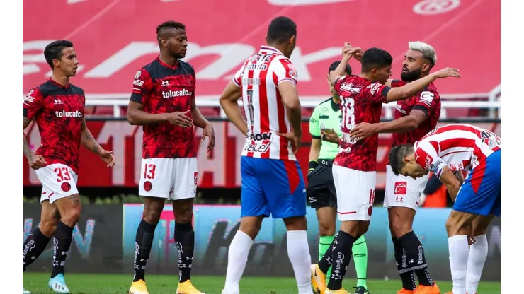 Chivas ganaba, pero Toluca lo empató rápidamente.