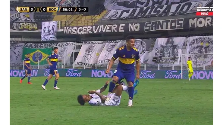 El momento exacto de la agresión de Fabra a un rival brasileño en la Copa Libertadores.