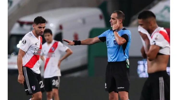 Los audios del VAR en Palmeiras-River: el gol de Montiel y los dos penales