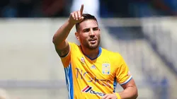 Delort puede ser compañero de Jiménez en Wolves.