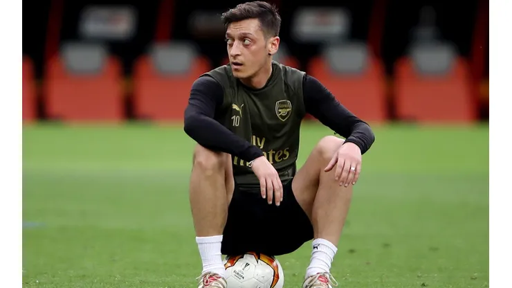 Mesut Özil todavía pertenece al Arsenal