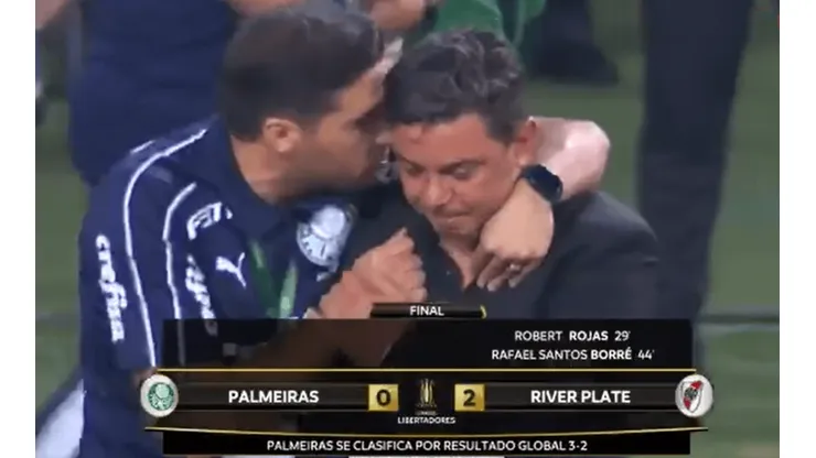 Apenas terminó el partido, el DT de Palmeiras lo abrazó a Gallardo