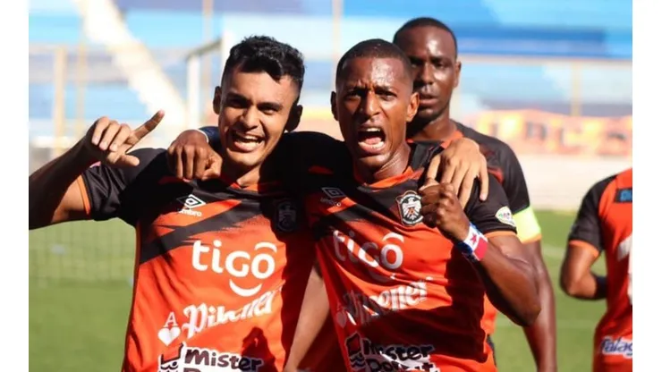 Facebook CD Águila
