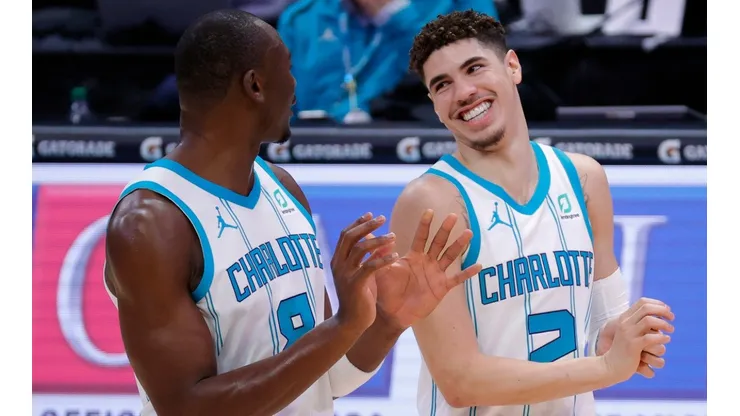 Bismack Biyombo y LaMelo Ball