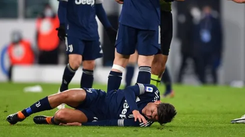 Paulo Dybala, tendido en el suelo contra Sassuolo.