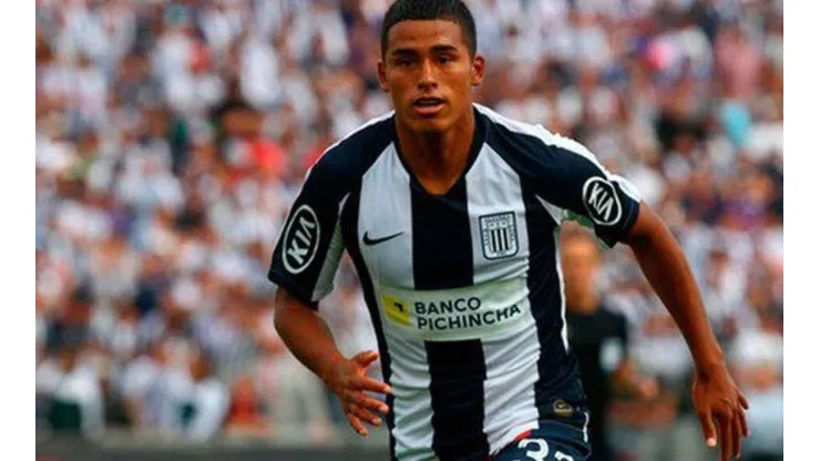 Kluiverth Aguilar jugó en Alianza Lima en el 2020.